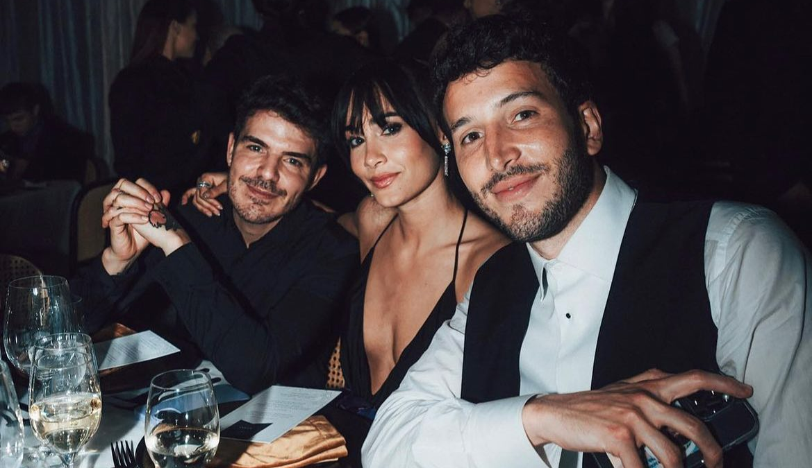 Aitana y Jesús de Paula posan junto a Sebastian Yatra