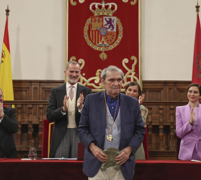 Iceta, al entregar el Cervantes a Rafael Cadenas: "Es un hombre de una ética e integridad radicales"