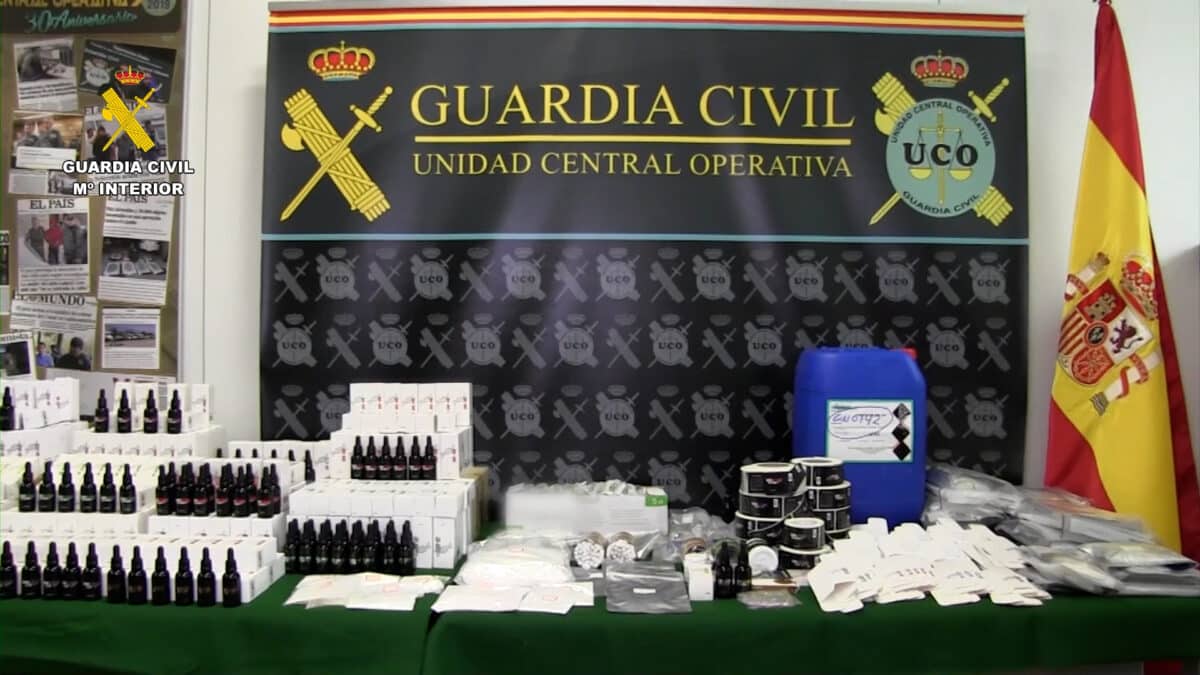 Material incautado por la UCO en la operación contra Íbero Sarms (Guardia Civil.).