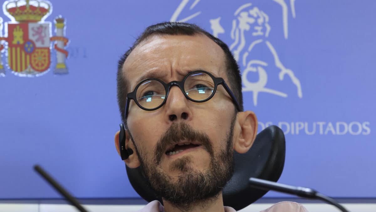 El portavoz del grupo parlamentario de Unidas Podemos, Pablo Echenique, durante la rueda de prensa antes de la reunión de la Mesa del Congreso este martes.