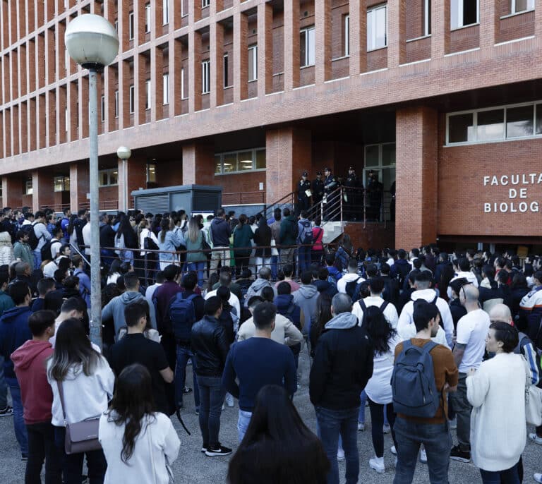 Investigan irregularidades denunciadas en las oposiciones convocadas por la Generalitat