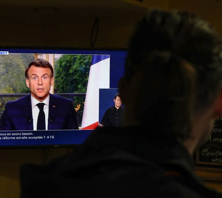 Macron intenta calmar los disturbios por las pensiones y promete un nuevo pacto social