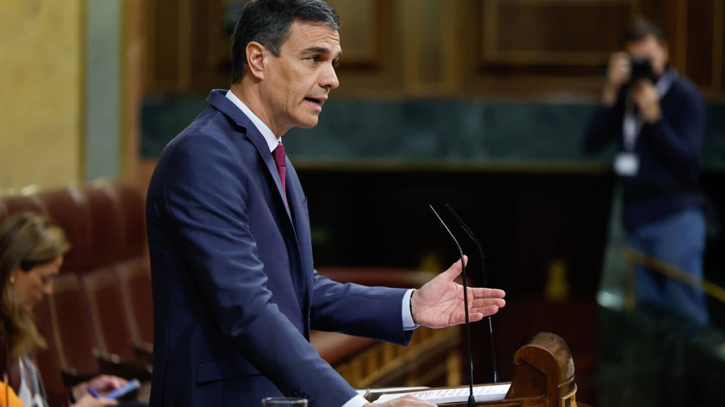 MADRID, 19/04/2023.- El presidente del Gobierno, Pedro Sánchez, informa a la Cámara de los últimos consejos europeos, de las relaciones con Marruecos y de la guerra en Ucrania, este miércoles durante el pleno del Congreso de los Diputados. EFE/Chema Moya