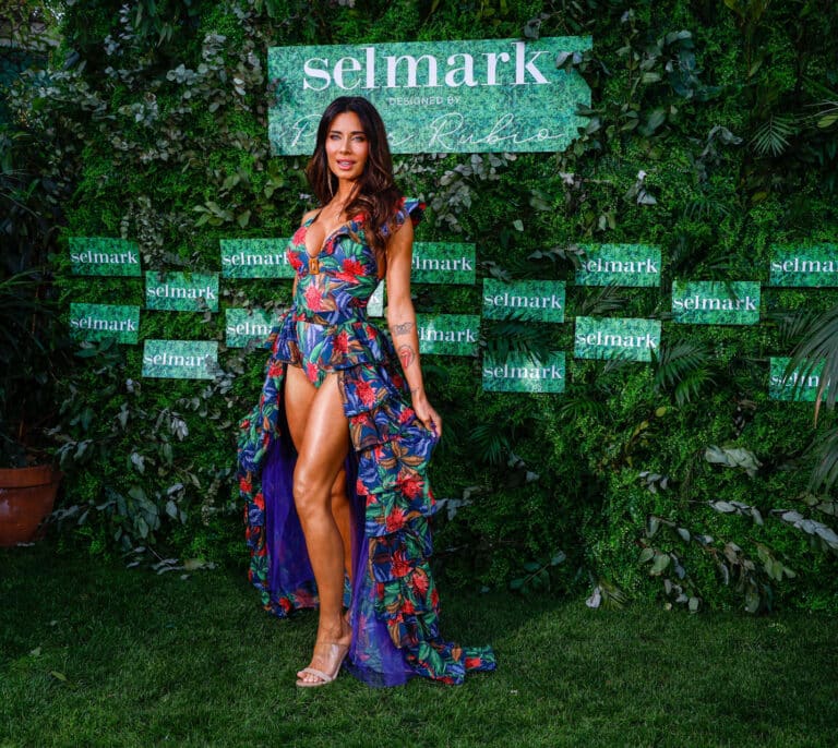 ¡De infarto! Pilar Rubio versiona el famoso vestido verde de Jennifer Lopez