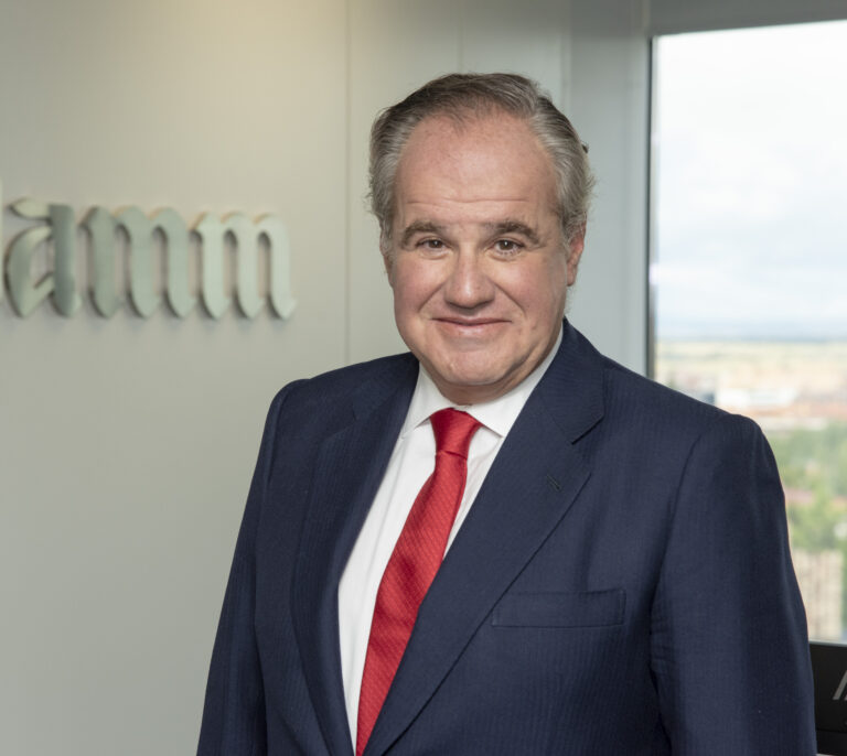 Damm factura un 26% más pero rebaja su beneficio por el aumento de costes