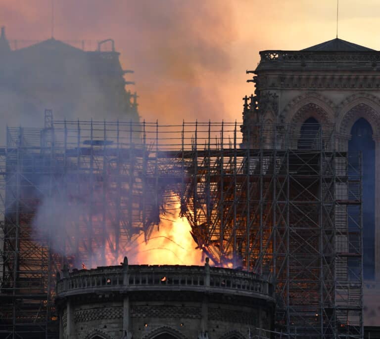 Cuatro años del incendio de Notre Dame: la promesa de Macron y la cautela de los expertos