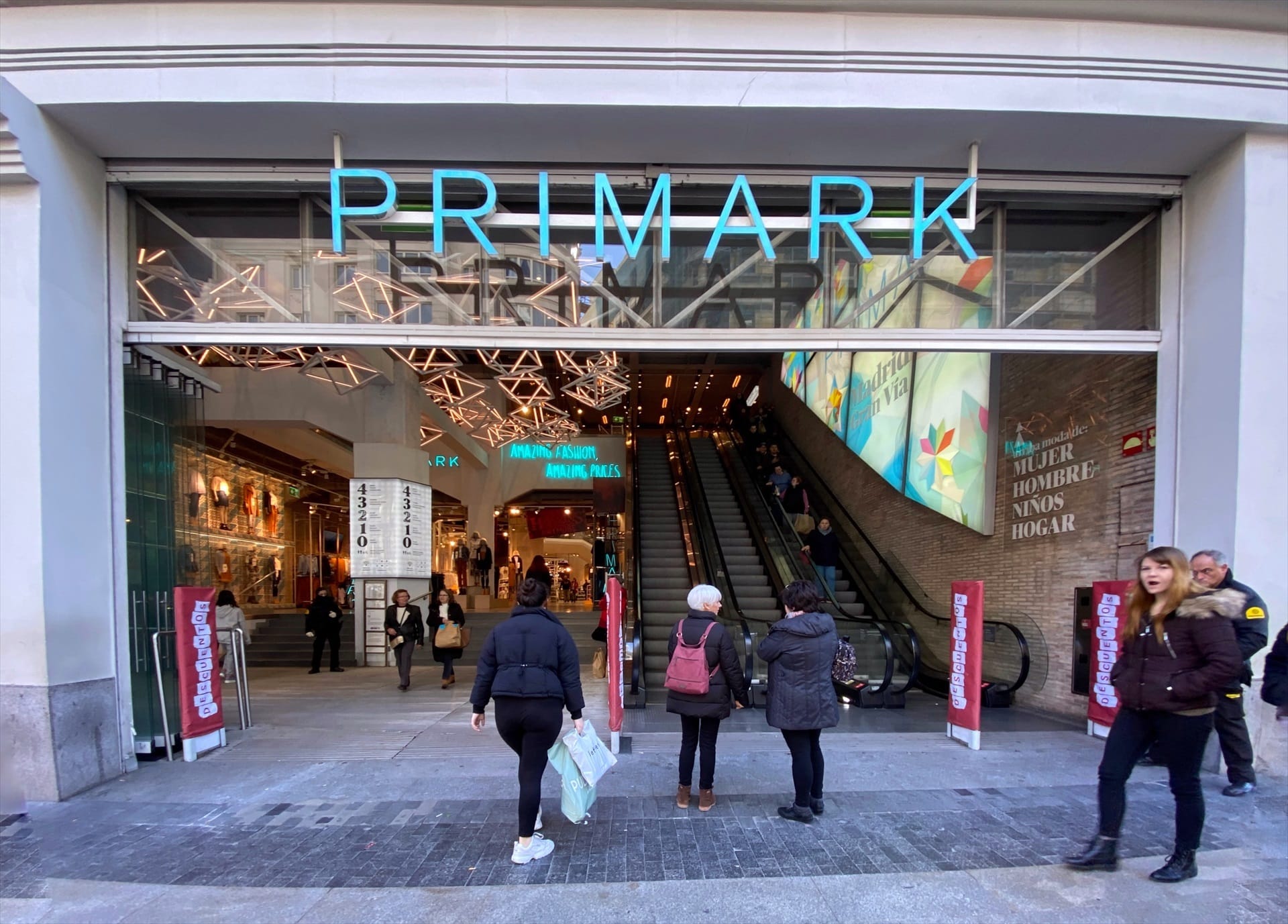 Primark bajar los precios de la ropa infantil para ayudar a las