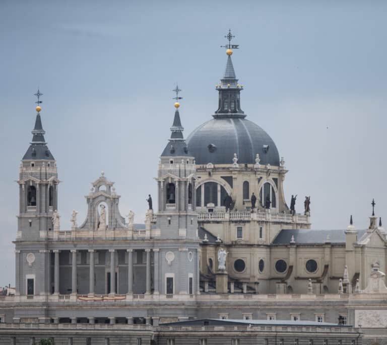 De la boda de Felipe y Letizia a la consagración del Papa: los 140 años de la catedral de la Almudena