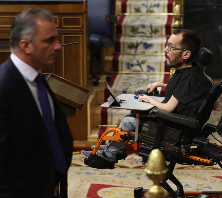 Echenique llama "mierdecilla" a Ortega Smith después de su advertencia a un okupa