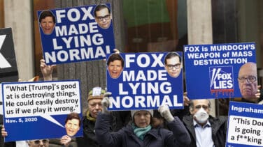 Fox News: la defensa basada en Homer Simpson que no ha evitado que paguen millones por mentir a su audiencia
