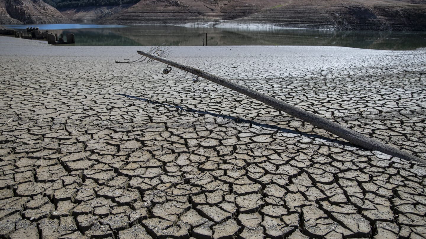Sequía en el pantano de Sau (Barcelona).