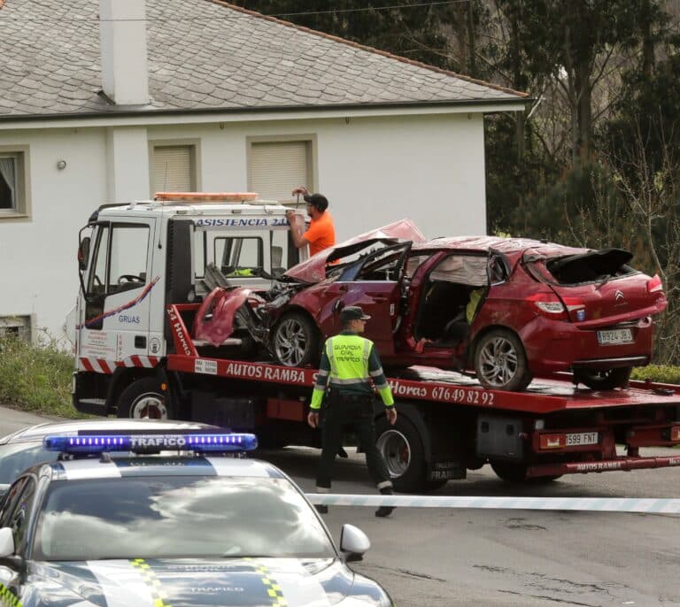 Mueren cuatro jóvenes y dos resultan heridos en un accidente de coche en Lugo