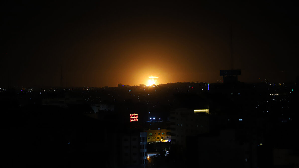 Israel bombardea Líbano y la franja de Gaza con la tensión creciendo en la mezquita Al Aqsa