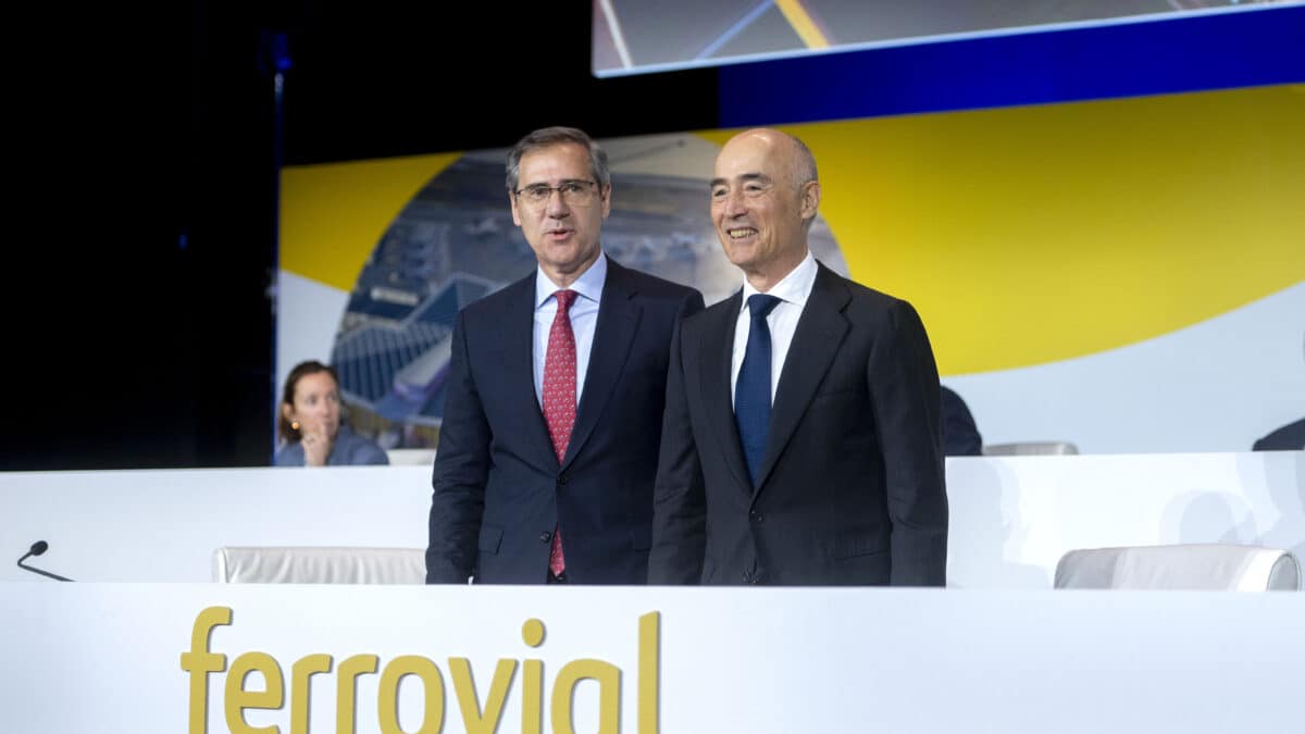El consejero delegado de Ferrovial, Ignacio Madridejos (i) y el presidente de Ferrovial, Rafael del Pino (d).