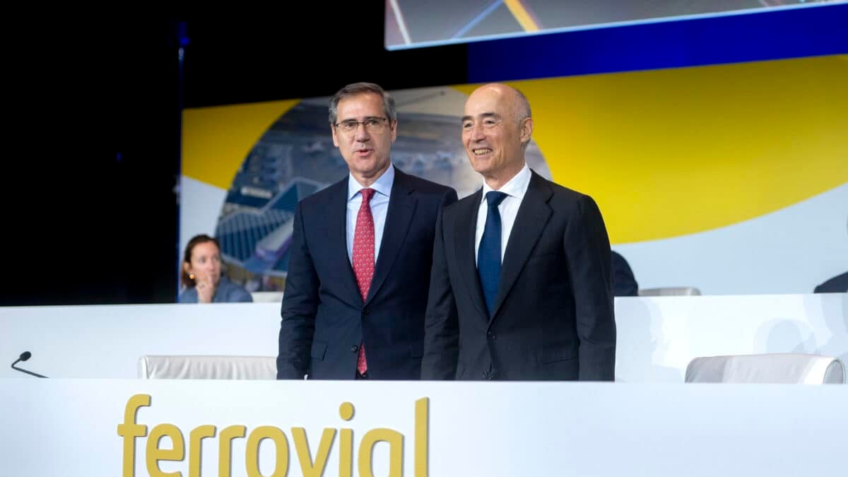 El consejero delegado de Ferrovial, Ignacio Madridejos (i) y el presidente de Ferrovial, Rafael del Pino (d).