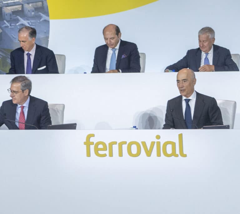 El hermano de Rafael del Pino y otro 0,2% de accionistas de Ferrovial votan contra la marcha a Países Bajos