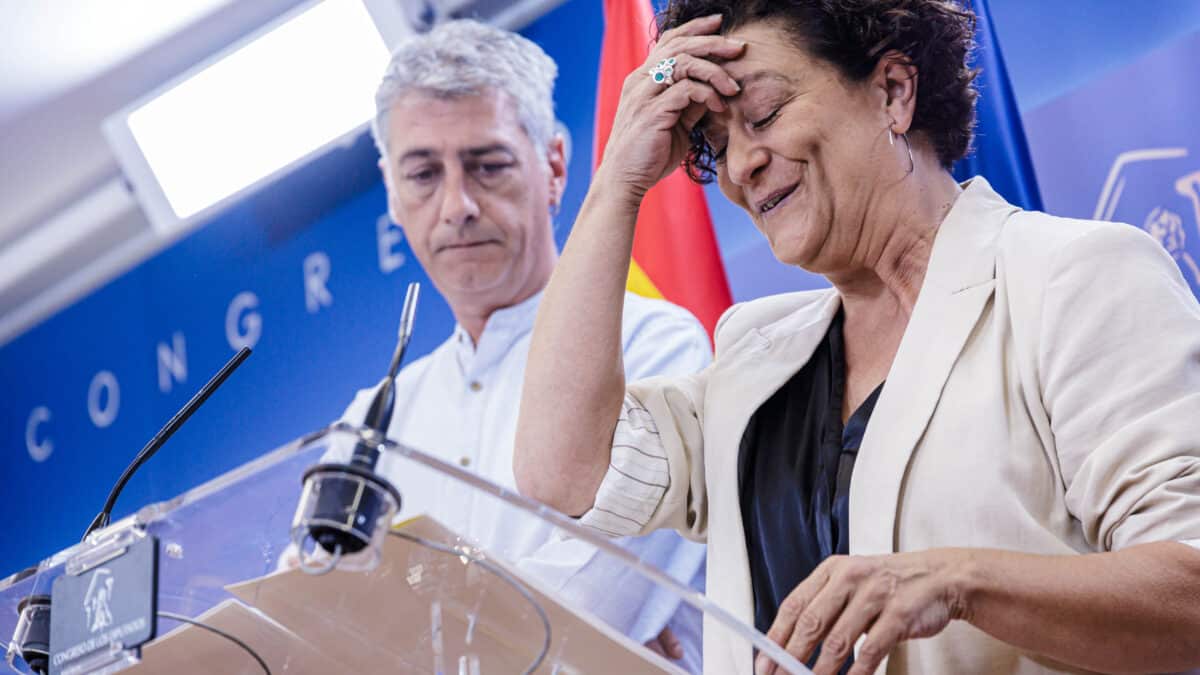 Oskar Matute (Bildu) y Pilar Vallugera (ERC) presentan la Ley de Vivienda.