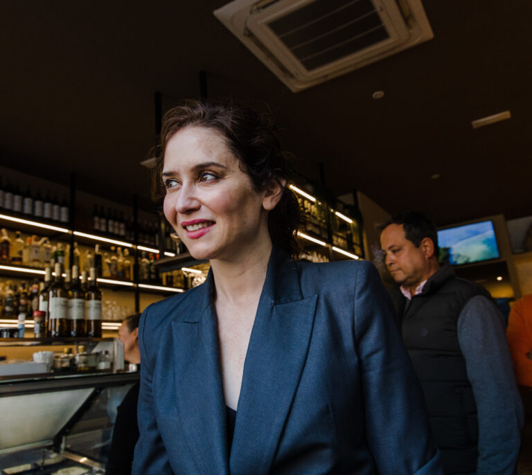 Ayuso 'limpia' de afines a Casado su lista para el 28-M y manda a tres consejeros al Ayuntamiento con Almeida