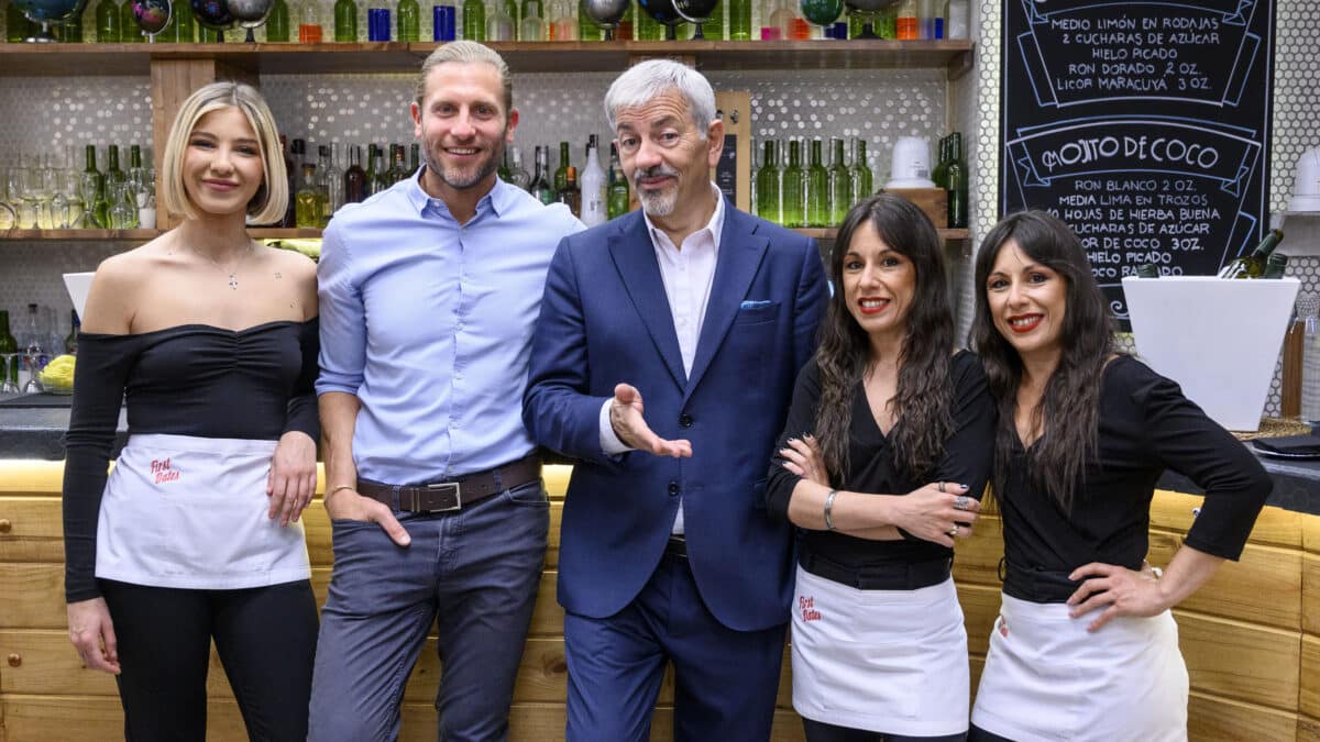 Laura Boado, Matías Roure, Carlos Sobera, Cristina Zapata y María Zapata, de 'First Dates'