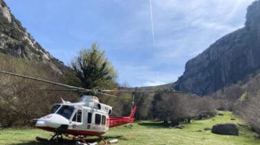 Rescatan en helicóptero a un hombre con rotura de peroné mientras realizaba una ruta en Cantabria