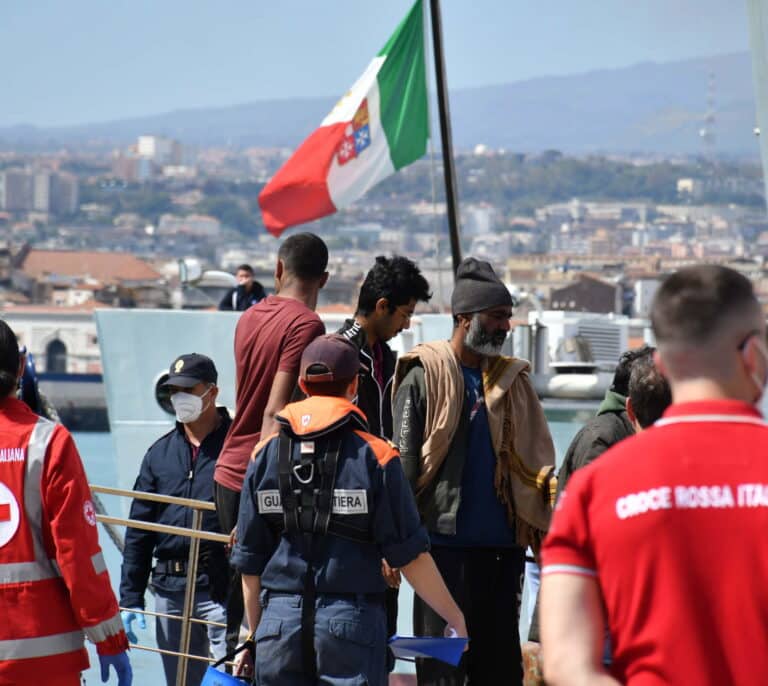 La emergencia migratoria de Meloni, un peligroso precedente en Europa