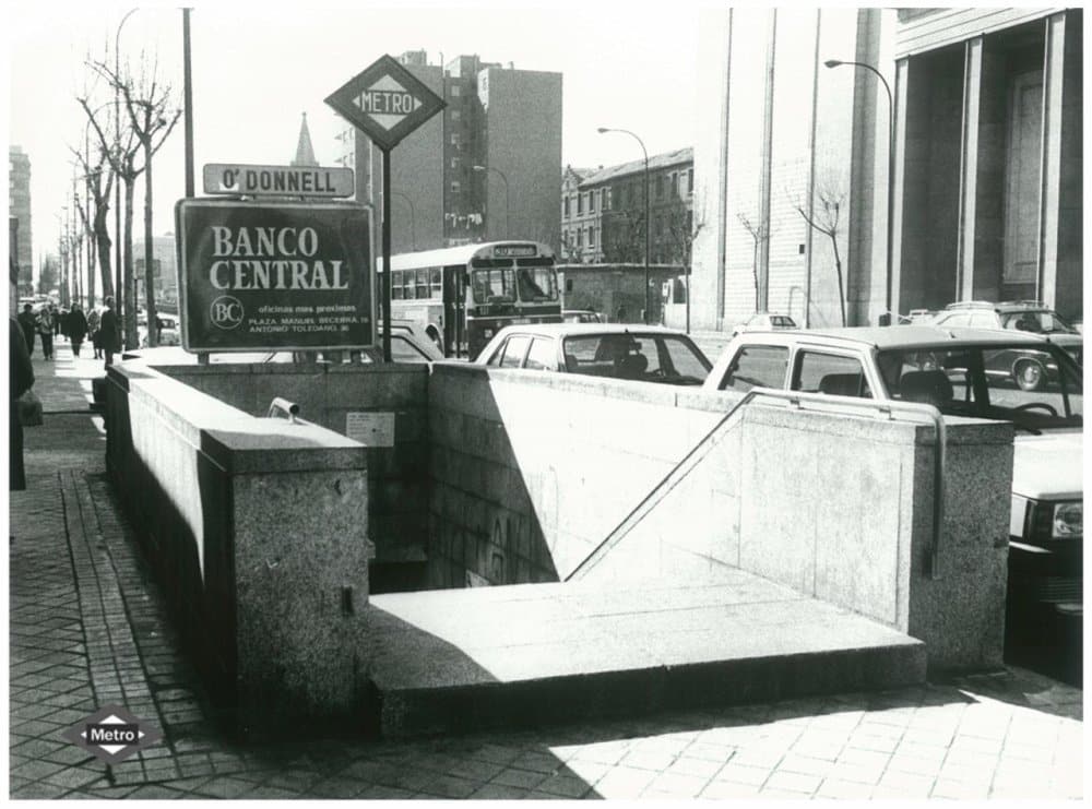Antigua foto de la entrada de la estación de Metro de O'Donnell