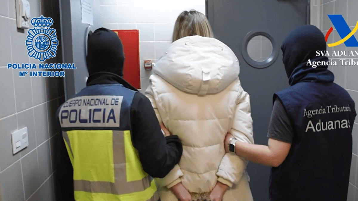 Detienen a dos personas por su presunta implicación en un delito de contrabando de material de defensa destinado a Rusia