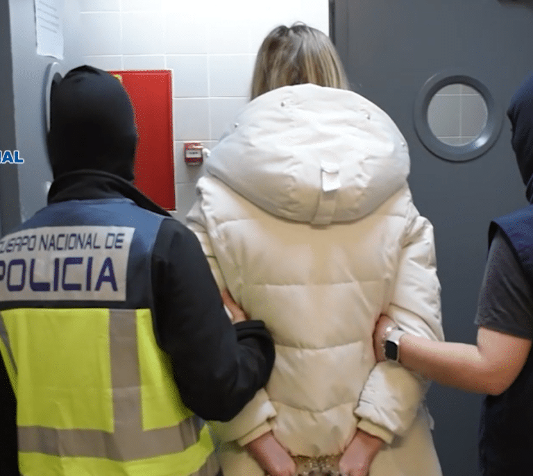 Detienen a dos personas por su presunta implicación en un delito de contrabando de material de defensa destinado a Rusia
