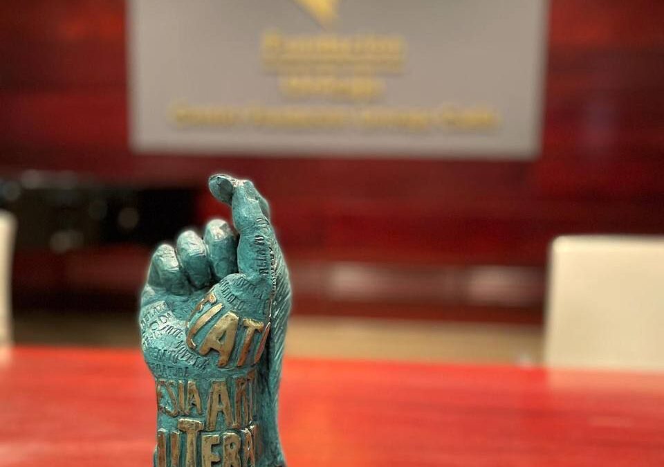 Escultura de los premios literarios de Fundación Unicaja S