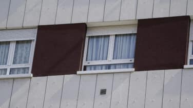 La madre que se arrojó de un quinto piso en Avilés con su hija en brazos pierde la custodia