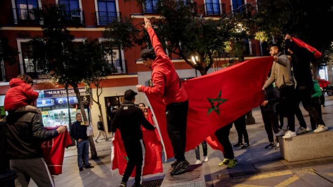 Aficionados de Marruecos celebran una victoria de su selección en el pasado Mundial de fútbol. Aficionados de Marruecos celebran una victoria de su selección en el pasado Mundial de fútbol.
