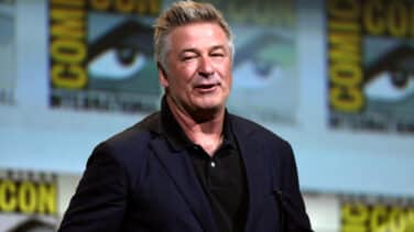 Retiran los cargos contra el actor Alec Baldwin por la muerte de Halyna Hutchins