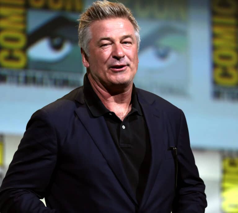 Retiran los cargos contra el actor Alec Baldwin por la muerte de Halyna Hutchins