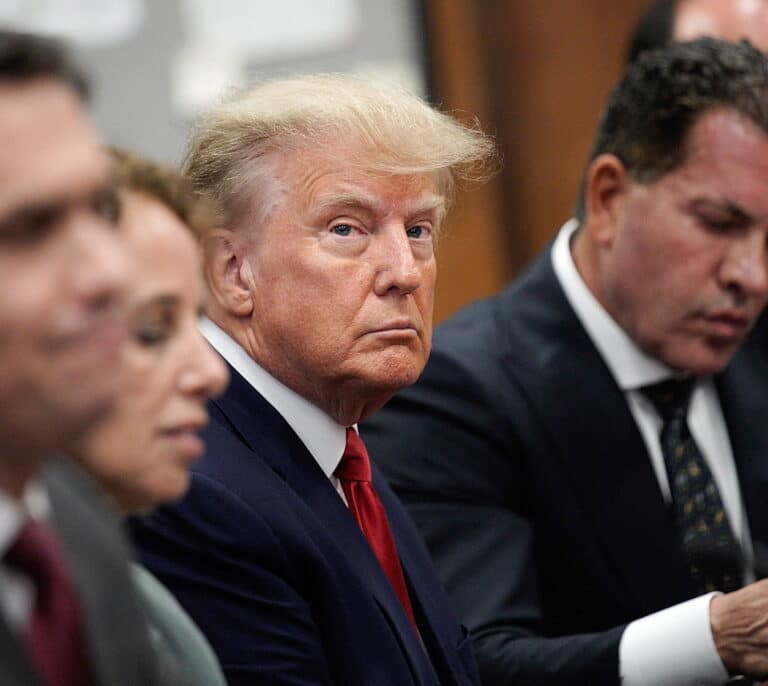 Donald Trump ante el juez: se declara "no culpable" de 34 delitos de falsedad documental en una trama ilegal
