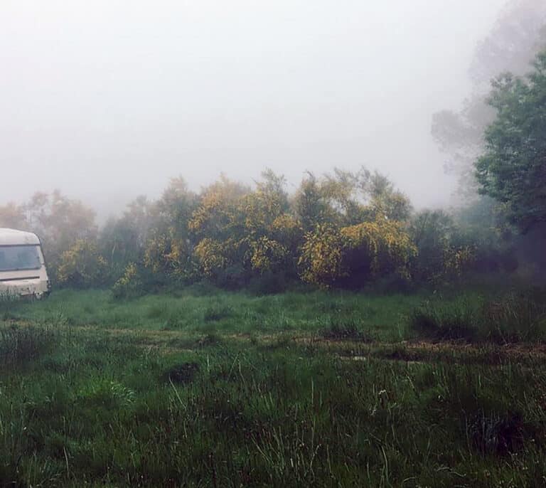 Una década nómada: más de 100 techos prestados y un presupuesto de 300 euros al mes