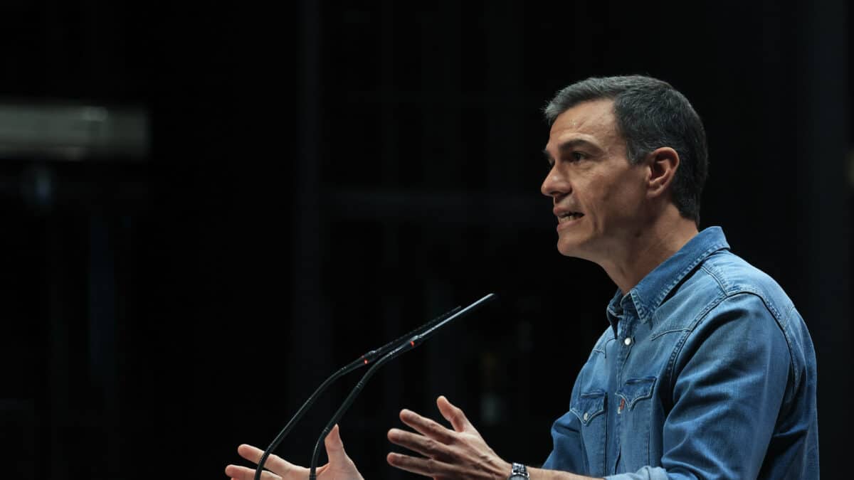 FUENLABRADA (MADRID), 23/04/2023.- El secretario general del PSOE y presidente del Gobierno, Pedro Sánchez, durante su intervención en el acto del PSOE celebrado este domingo en Fuenlabrada (Madrid). EFE/Zipi