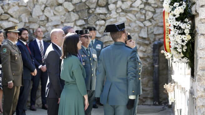 directora de la Guardia honra a un general republicano
