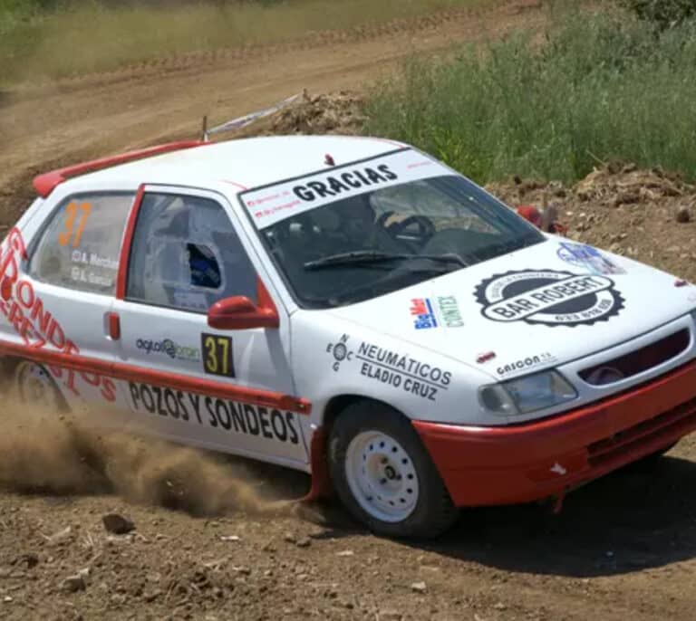 Muere un piloto de rally al precipitarse por un barranco de 50 metros en Ávila