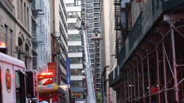 Al menos un muerto y seis heridos tras el derrumbe de un garaje en Manhattan