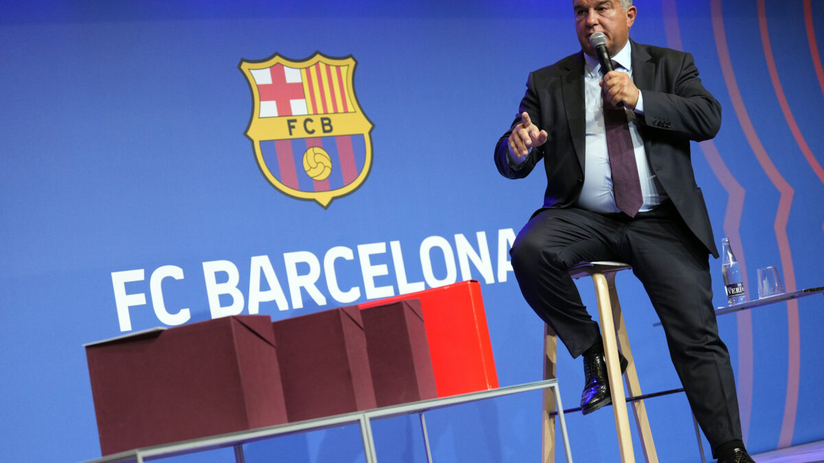 El presidente del FC Barcelona, Joan Laporta, durante la comparecencia que protagoniza este lunes para informar de los resultados de la investigación interna