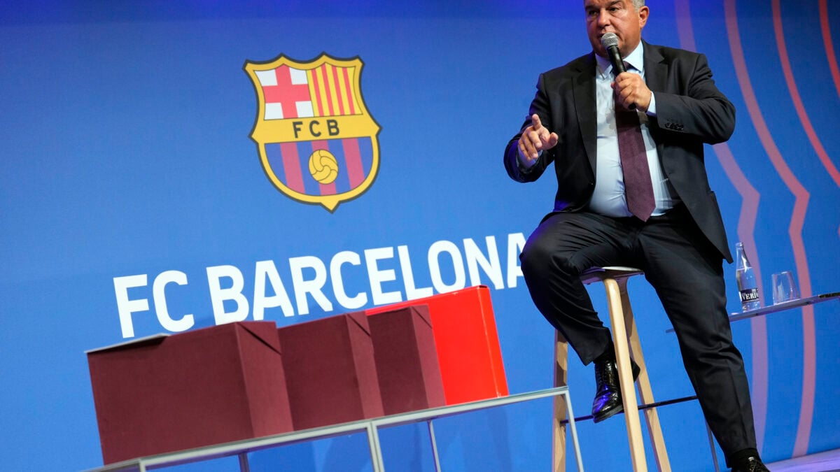 El presidente del FC Barcelona, Joan Laporta, durante la comparecencia que protagoniza este lunes para informar de los resultados de la investigación interna