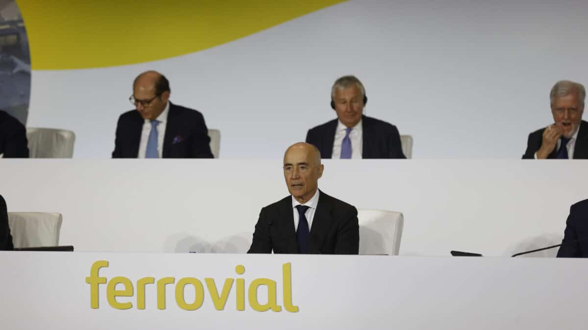EL presidente de Ferrovial, Rafael del Pino, interviene en la junta que celebra este jueves la empresa en Madrid, decisiva para su futuro
