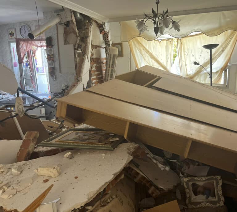 Tres personas heridas en una explosión de gas muy violenta en una vivienda de Madrid