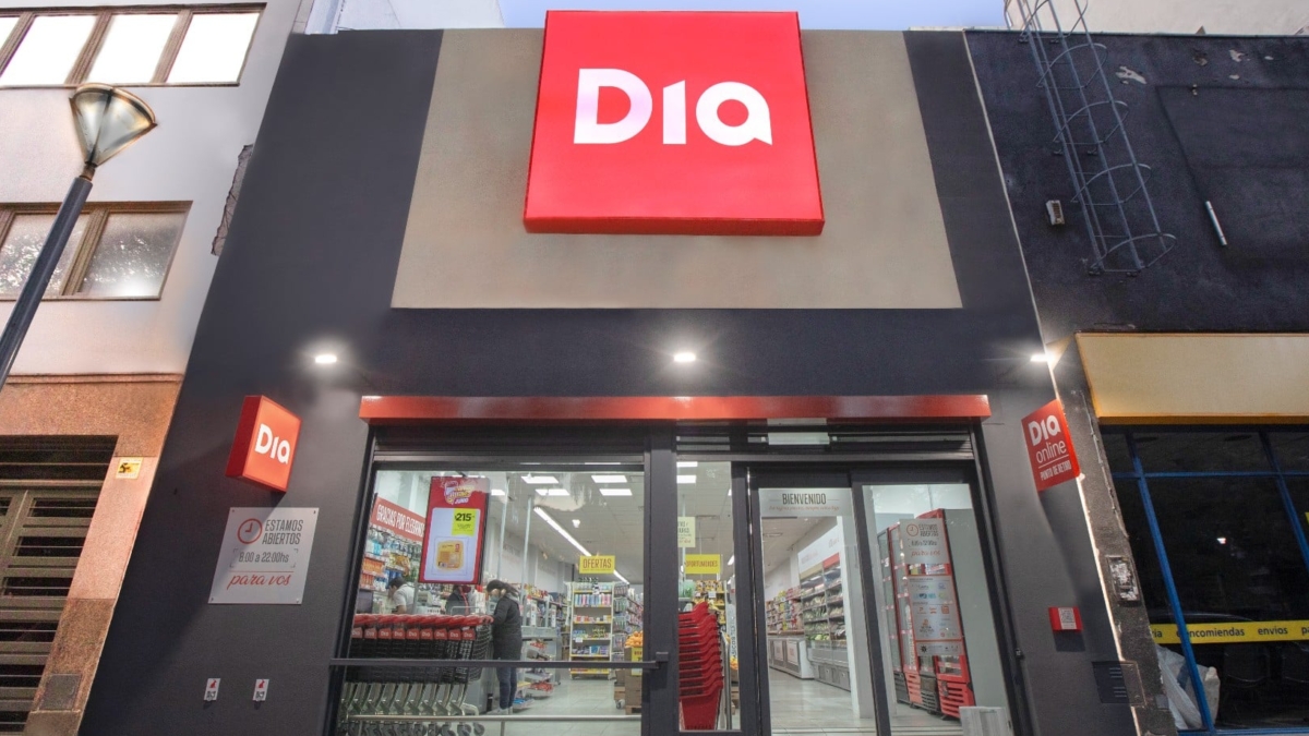 Fachada de un supermercado Dia.