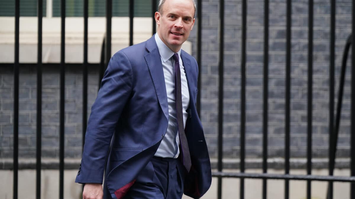 Dimite el vice primer ministro británico tras ser investigado por acoso laboral