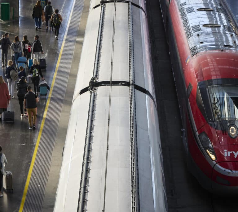 Un incendio en un motor del tren Madrid-Cáceres obliga a desalojar a los viajeros