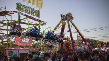 Trasladan al hospital a 3 menores tras venirse abajo la plataforma de una atracción de feria en Narón