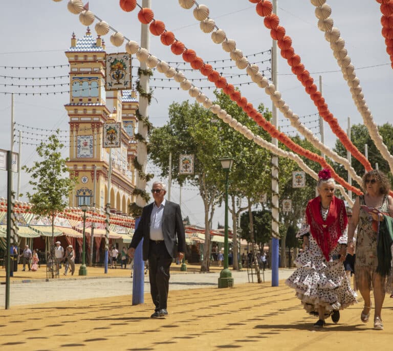 Evacuan a veinte personas atrapadas en una atracción de la Feria de Abril de Sevilla