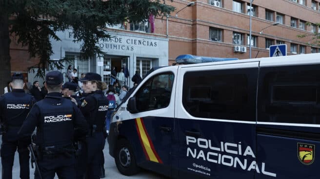 El Consejo de la Policía, a la espera de convocarse por primera vez en cuatro años para convocar elecciones La Policía Nacional vigila el acceso al examen de las oposiciones a Policía Nacional celebradas en la Facultad de Biología en la Universidad Complutense de Madrid.