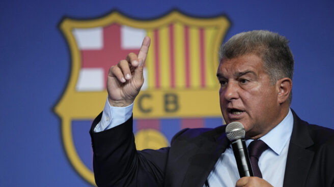 Joan Laporta habla sobre el 'caso Negreira'. Joan Laporta en una rueda de prensa